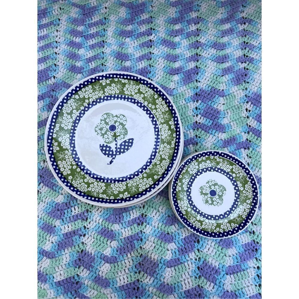 Vintage Mod Flower Power Plate Set